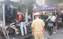 VIDEO: Hàng trăm xe máy có dấu hiệu “độ chế”, thiếu giấy tờ bị cảnh sát tóm gọn