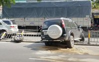 Xế hộp rụng bánh, nhiều người trượt ngã tại quận Tân Phú - TP HCM