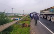 Xe khách giường nằm lao xuống ruộng, hành khách hoảng loạn kêu cứu