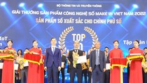 Đại diện VNPT nhận giải thưởng